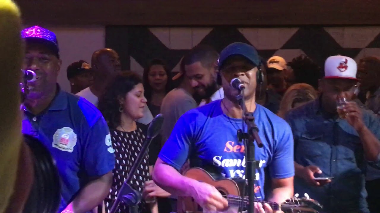 Na Palma Da M&atilde;o - Colcha de Algod&atilde;o por KLEB&Atilde;O