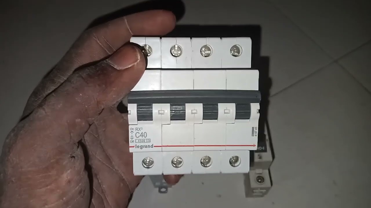 naka lanuy ràññee ab disjoncteur modulaire [électricité en wolof] by Djibril Ndior