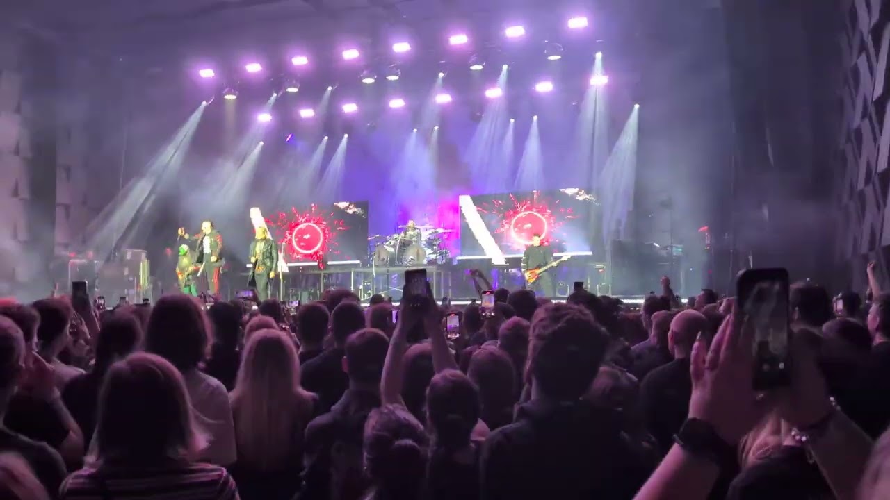 Three Days Grace - Dominate, LIVE, Forum Karlín