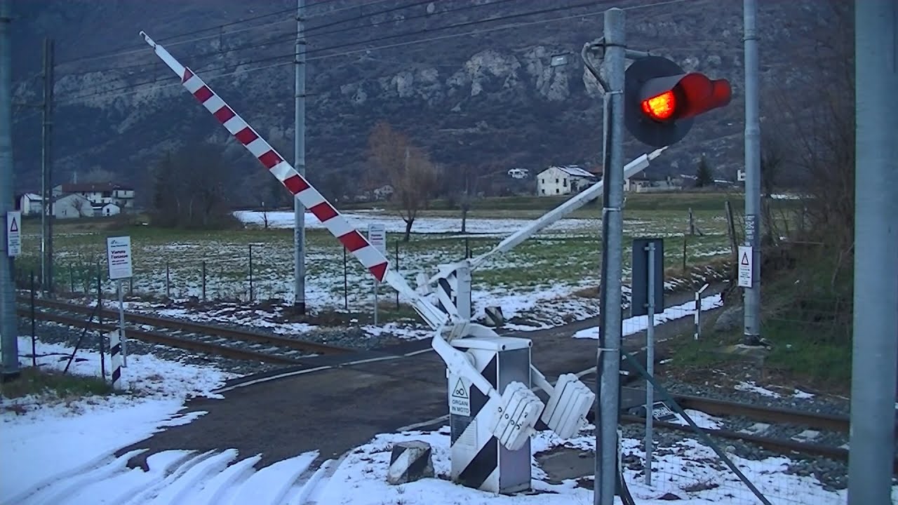 Spoorwegovergang Bussoleno (I) // Railroad crossing // Passaggio a livello
