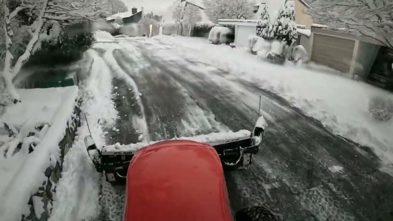 Snow clearing - 30 House road with steep section - Kubota Metal Pless