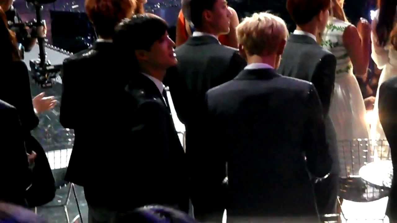 [Fancam] 131122 EXO dance during Stevie Wonder performance @ MAMA 2013 in HK Kai Focus (HD)