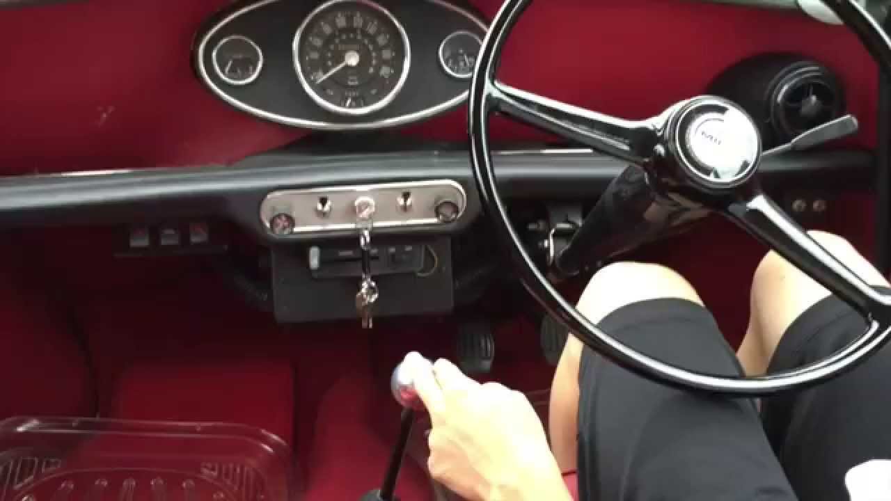 ローバーミニ（Mini）の運転動画。クラッチ操作など。