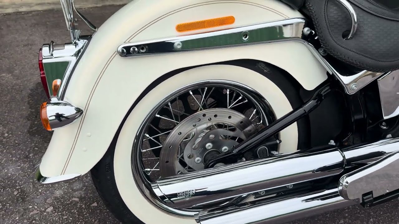 Harley Deluxe 2015