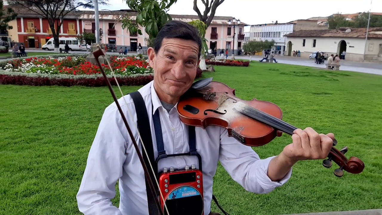Violinista del carnaval de Cajamarca Pedro Infante