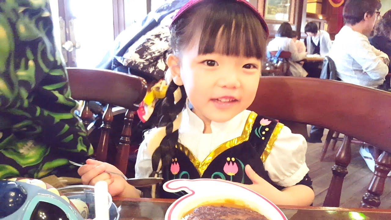 ディズニーランドでカレー食べました デザートはスティッチまん？スクランプまん？
