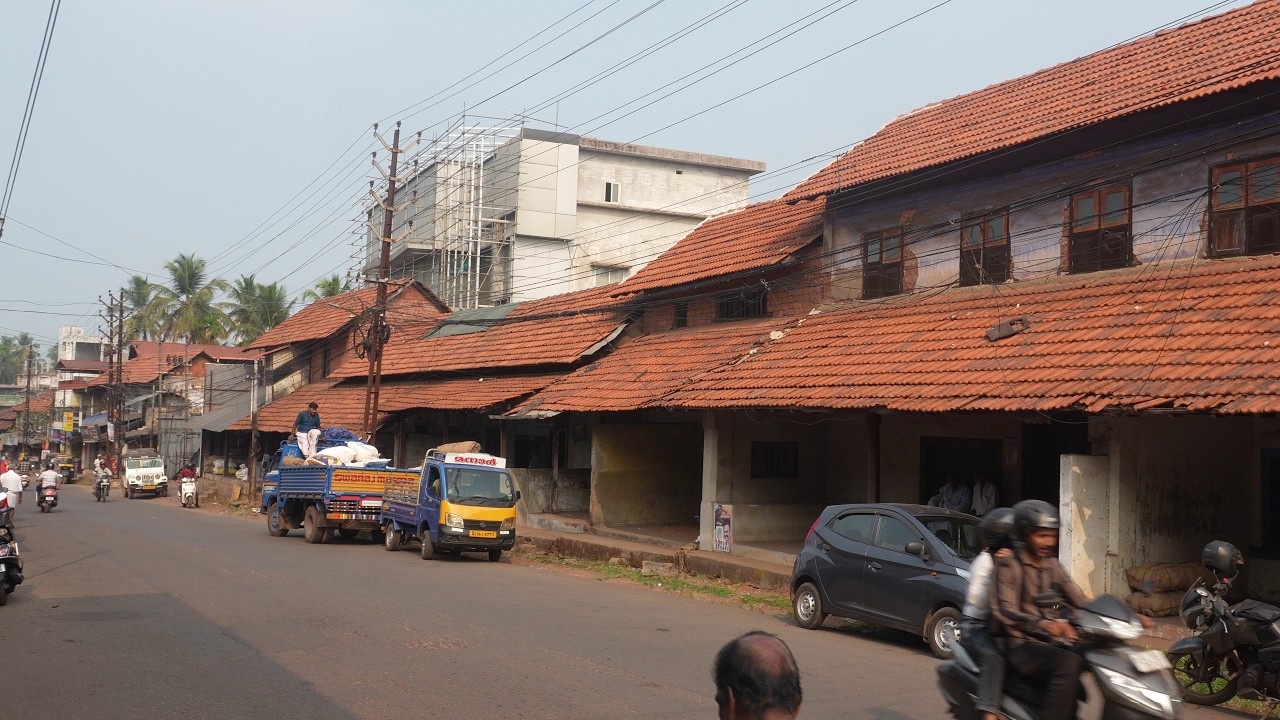 വടകരയുടെ സ്വന്തം അടക്കാത്തെരുവിന് പ്രതാപം നഷ്ടപ്പെടുന്നുവോ ?
