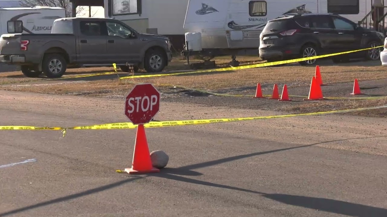 Королевская канадская конная полиция Форт-Сент-Джона окружила дом после сообщения о выстрелах