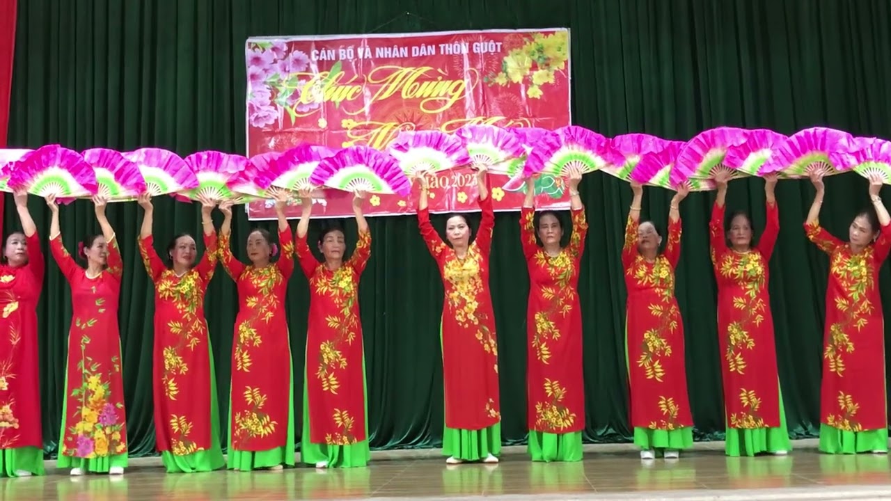 Múa thăm bến nhà rồng thôn guột