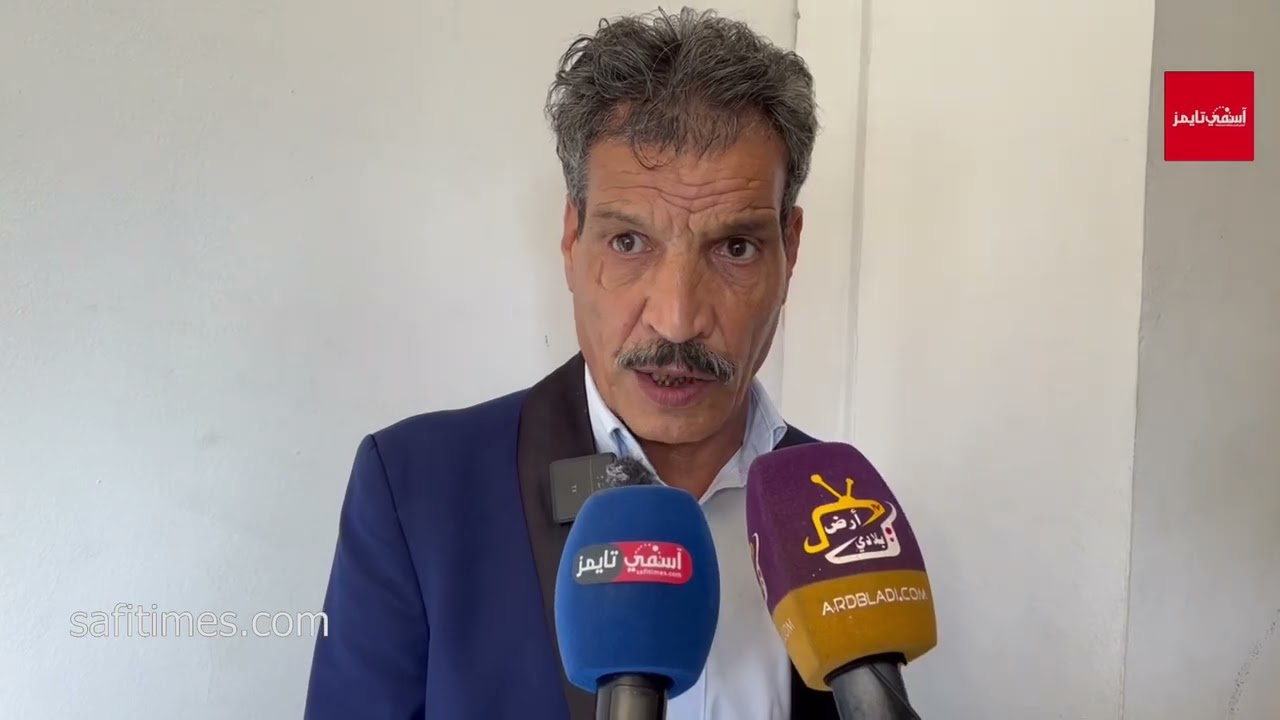 عامل إقليم أسفي السيد محمد الفطاح يكرم الفنان الشعبي محمد  #المحفوظي خلال افتتاح ...
