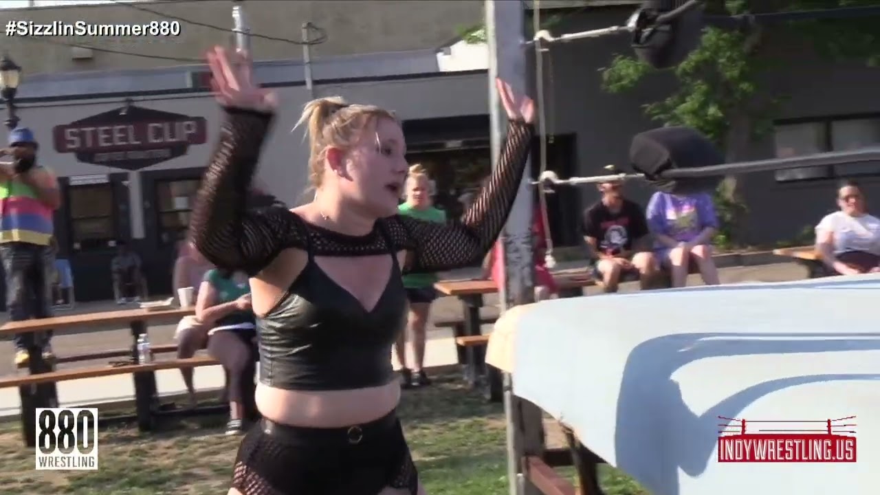 Intergender Match: Riley Krowe vs. Alao Dreams | 880 Championship