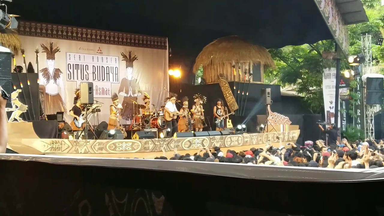 Iwan Fals - Tikus Kantor (Konser Situs Budaya : Papua - Asmat)