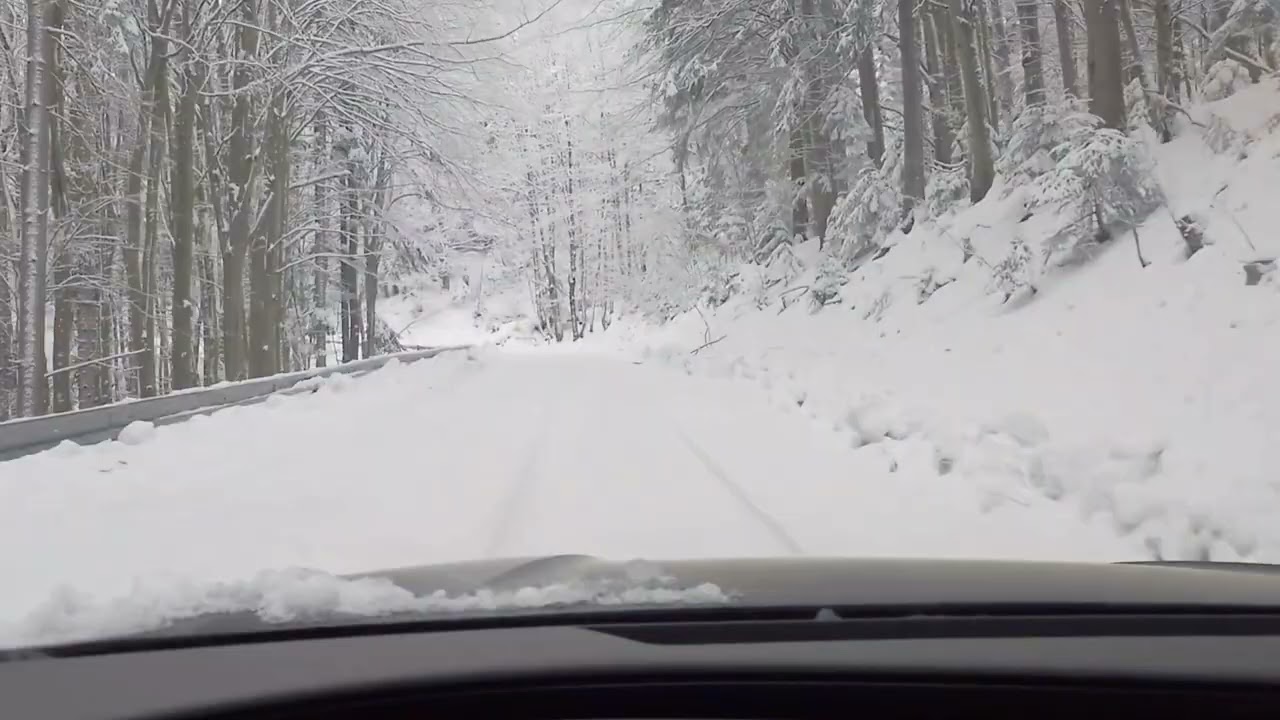 Cupra Leon ST 310Hp, drift in snow pub