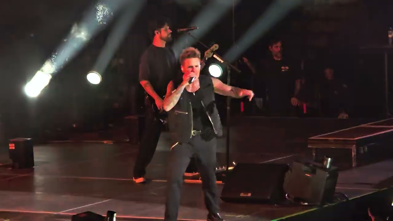 Papa Roach - Last Resort - Live in Laval 2025-12-08