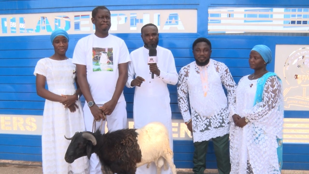 POKUASE BAND MINISTRY DONATES SHEEP, ROYALS GIVE DRINKS FOR NANA HEMAA’S MOTHER’S FUNERAL #vog