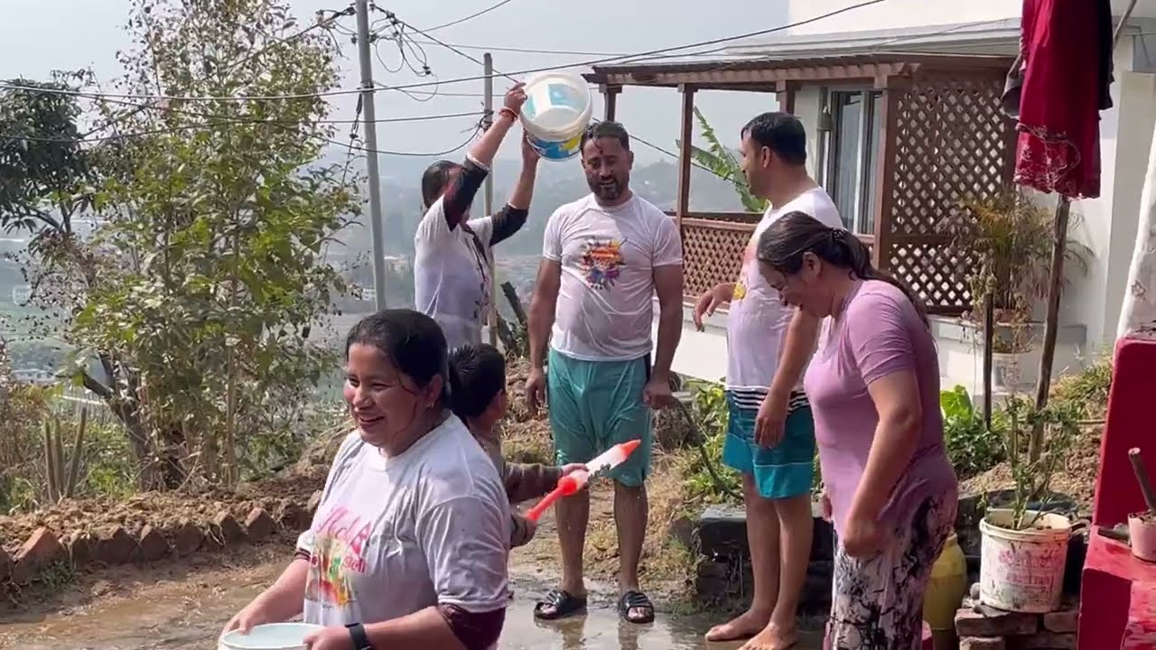 Holi 2082