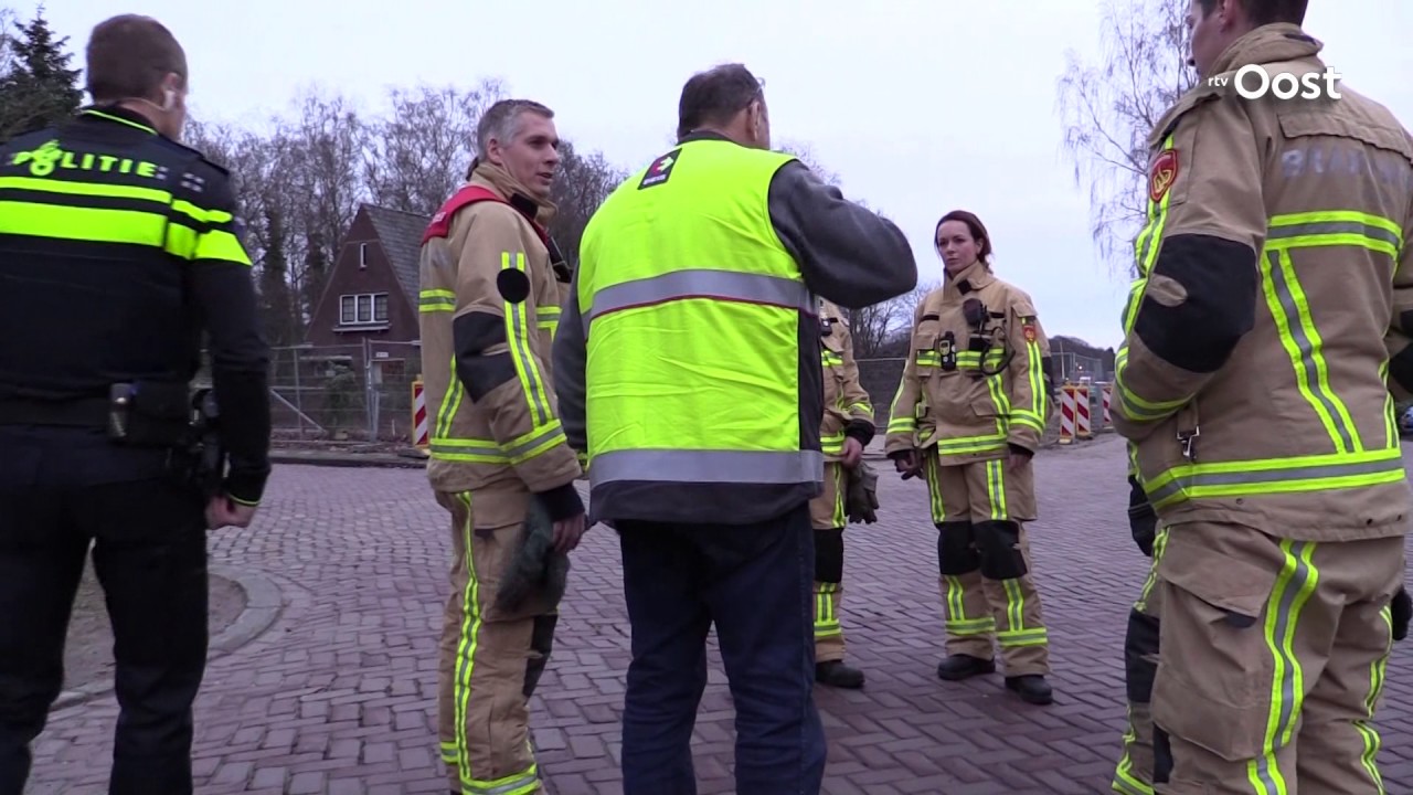 Brandweer onderzoekt oorzaak gaslucht in Hengelo, omgeving Stroweg afgezet