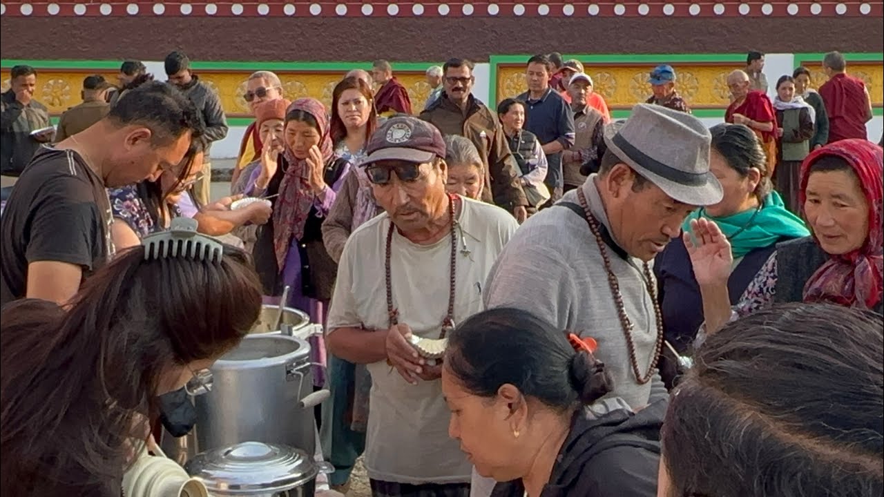 BREAKFAST SERVICE FOR LINGKOR DIVOTEES//MUNDGOD