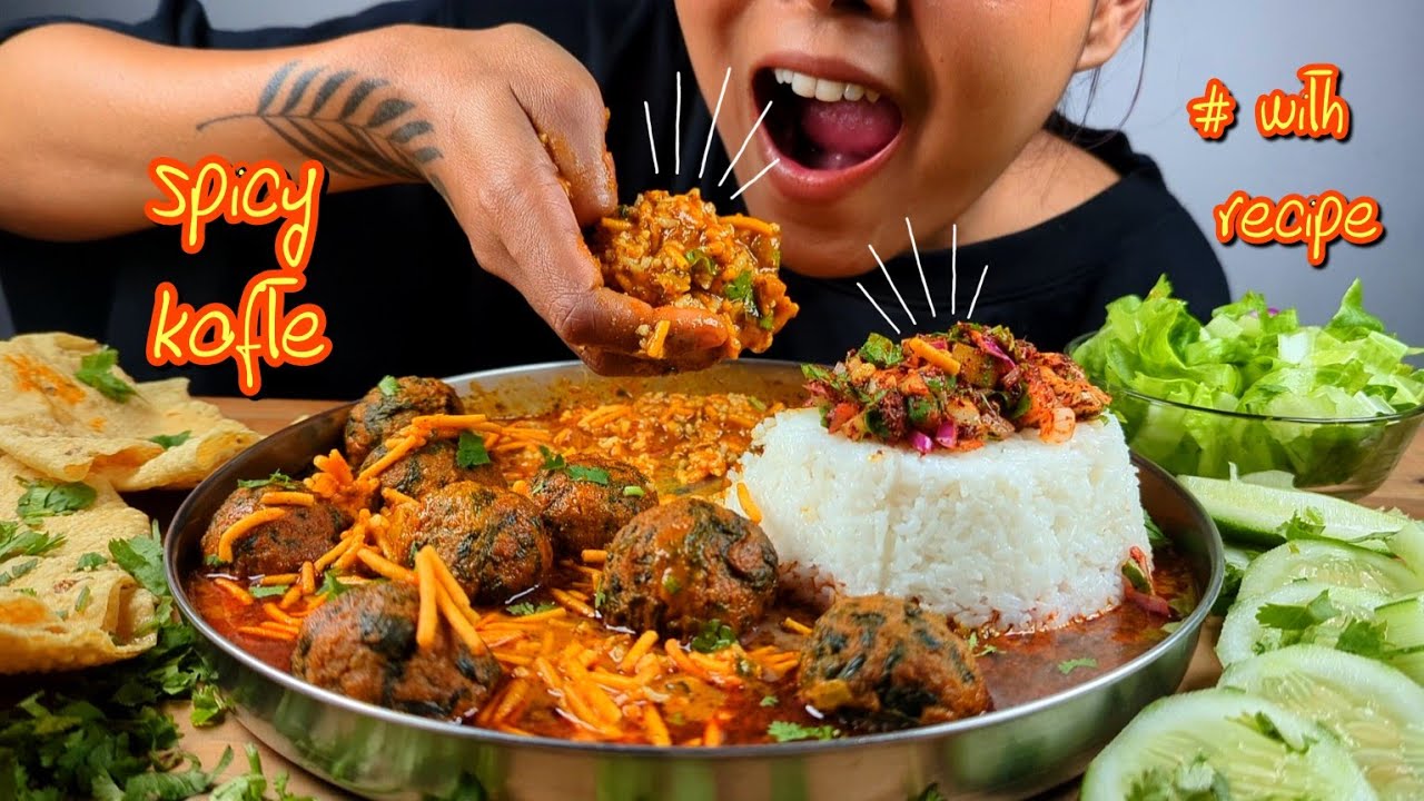 COOKING & EATING SPICY KOFTA CURRY WITH RICE, SALAD, PAPAD | SOYA PALAK KOFTA CURRY RECIPE & MUKBANG