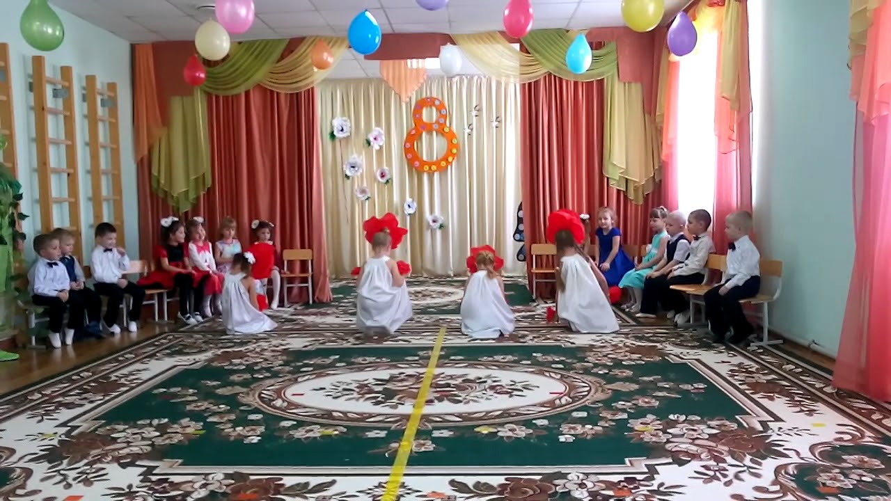 Танец цветов и бабочек на празднике в детском саду