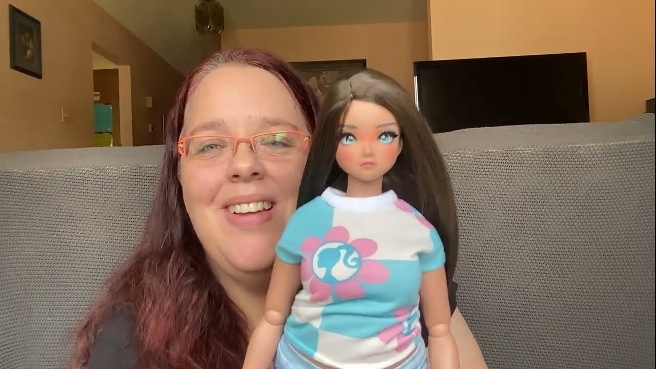 GIANT box opening clothing for Pear and Standard Smart dolls creations by @lauraleecreations3217