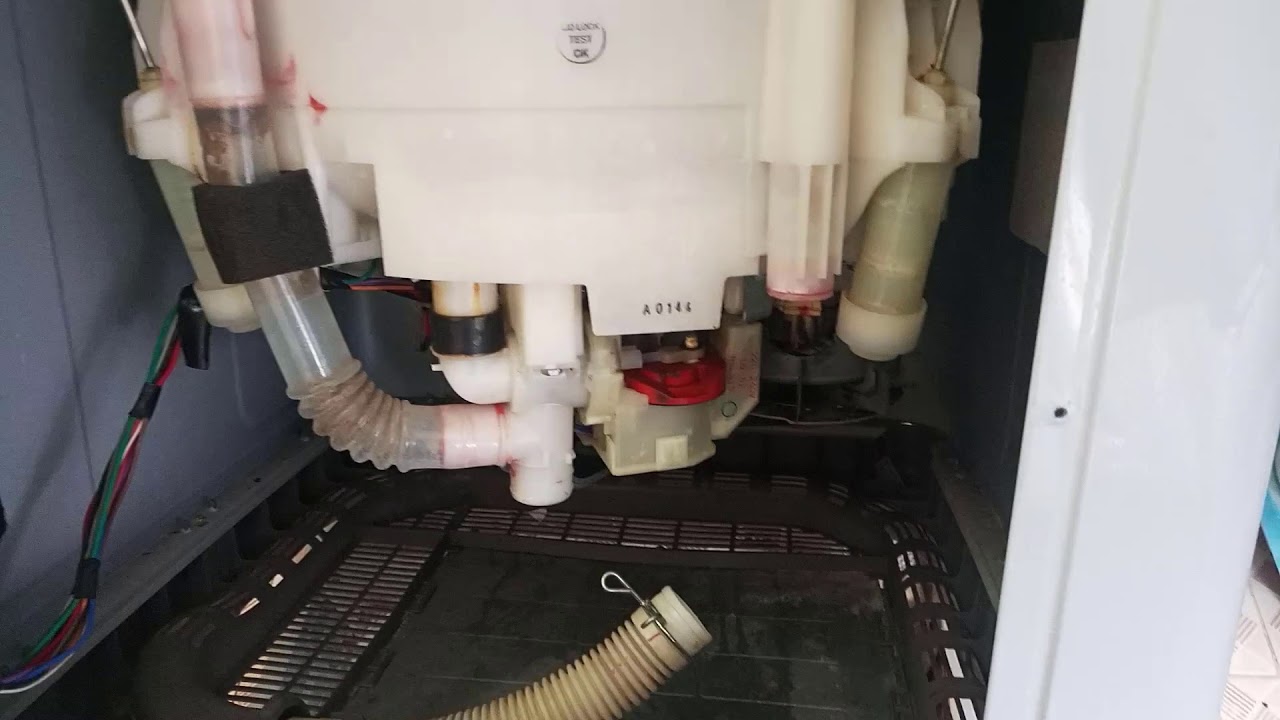 ฝาบน Hitachi รุ่น SF 80K อาการน้ำเข้าเครื่องแล้วออกทางท่อน้ำทิ้ง   และการแก้ไข ( Diy)