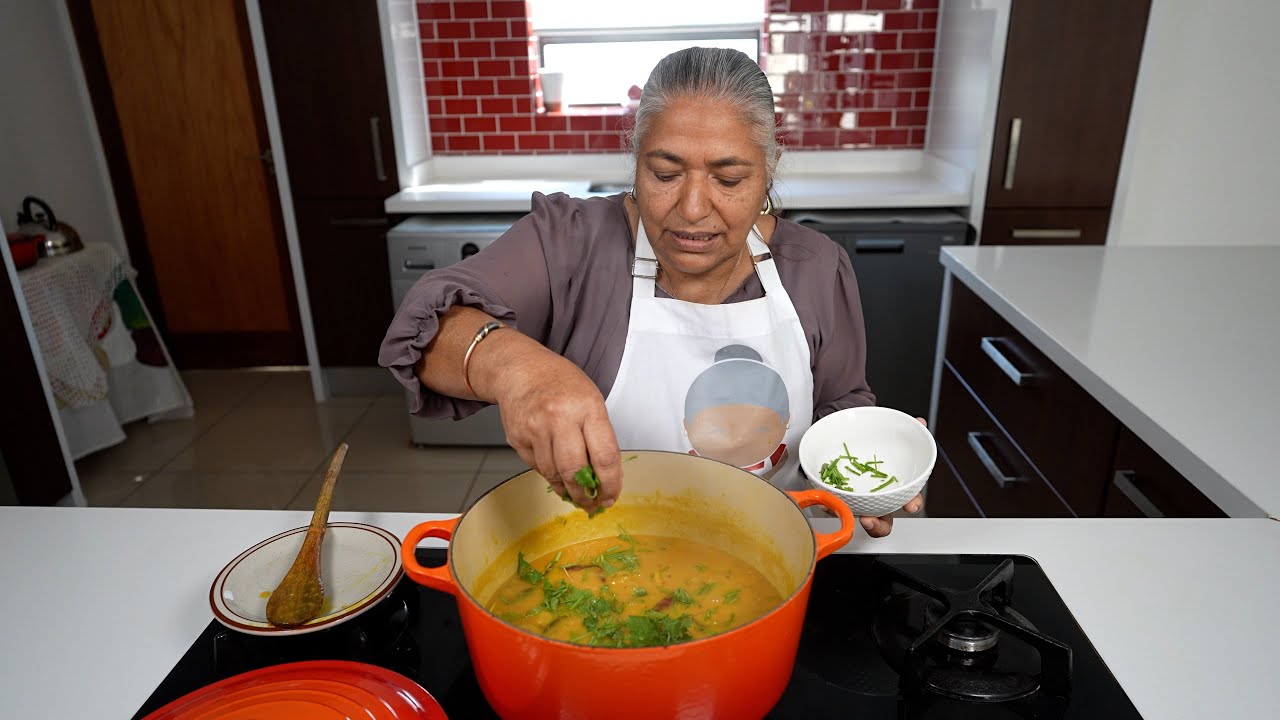 Готовим дал с бринджалом в свадебном стиле — настолько вкусный, что его можно пить прямо из чашки!