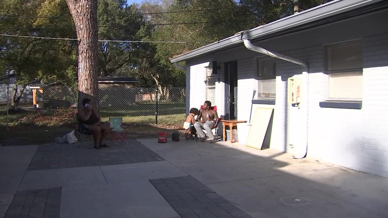 Tenants facing eviction protest Tampa housing complex for lack of notice, poor living conditions