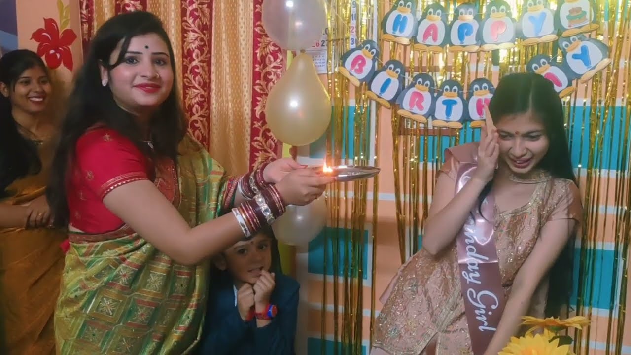 Birthday Girl Ko Mili Surprise Gift 🎁|Party Ko Bich Mr Chorkr Me Kha Chali Gai🙄#vlog #dailyvlog 