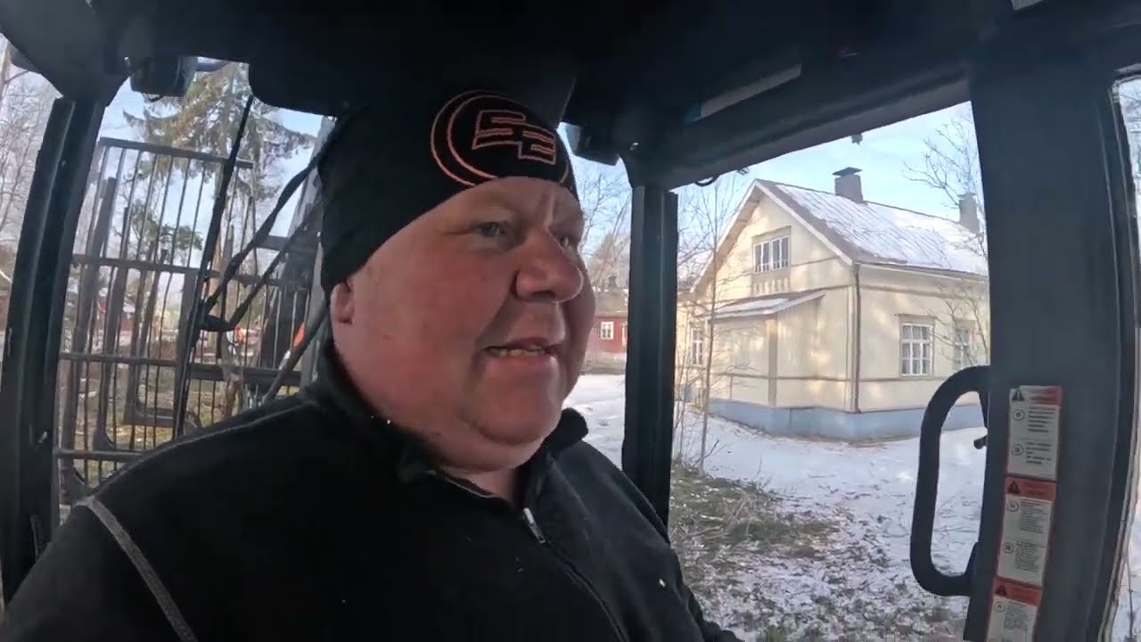 Valmet 860 vetoapuna  ja kaatuhan se
