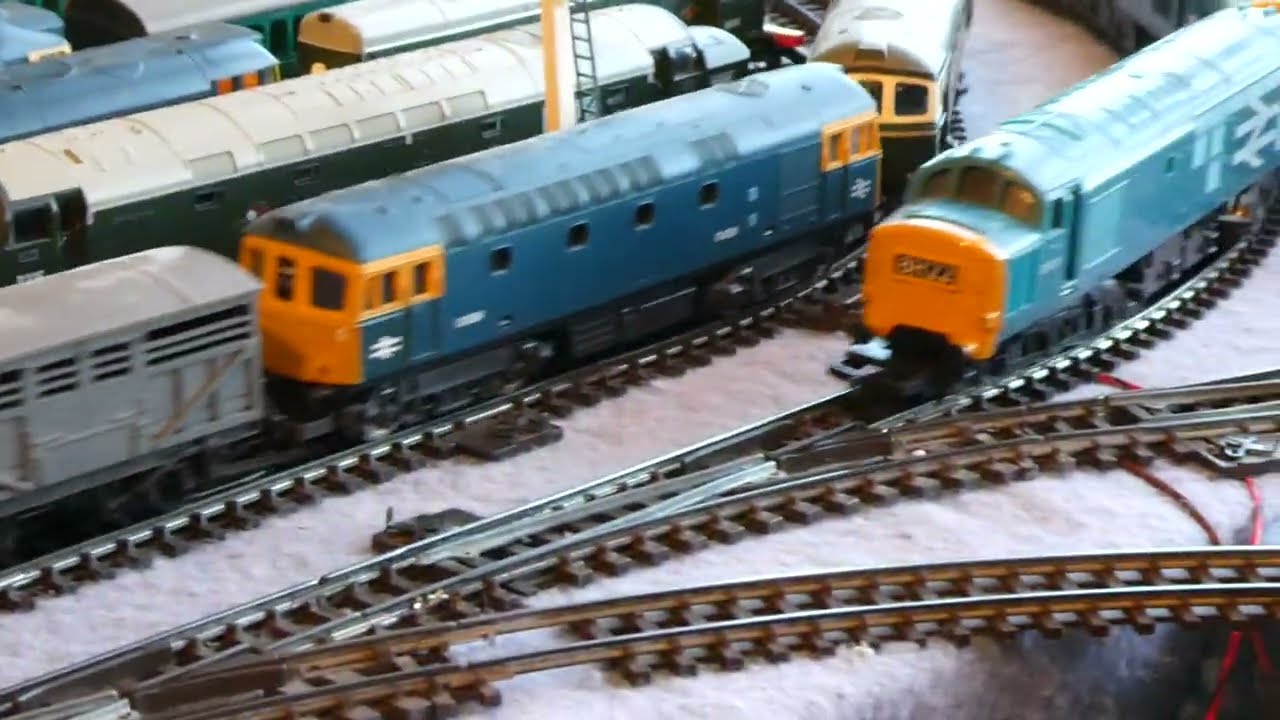 TRIANG OR LIMA OR AIRFIX OR BACHMANN OR MAINLINE MODEL RAILWAY ROLLING STOCK RUN TWO 280226