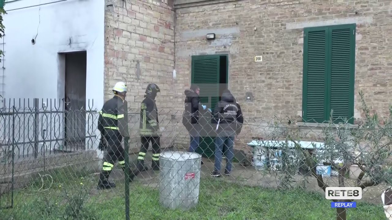 Pescara - Crolla solaio, donna ferita