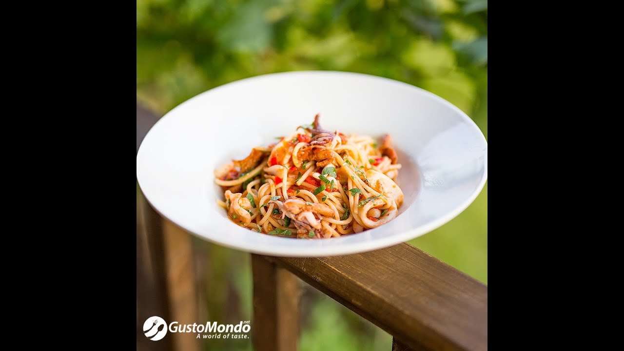 Squid and roasted tomato spaghetti recipe | Gustomondo