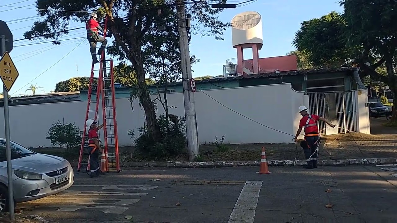 Na escada aja serviço 