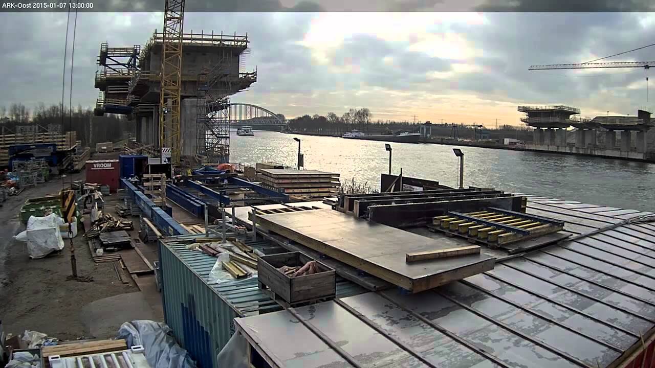Timelapse bouw brug over het Amsterdam-Rijnkanaal: alle delen aan elkaar