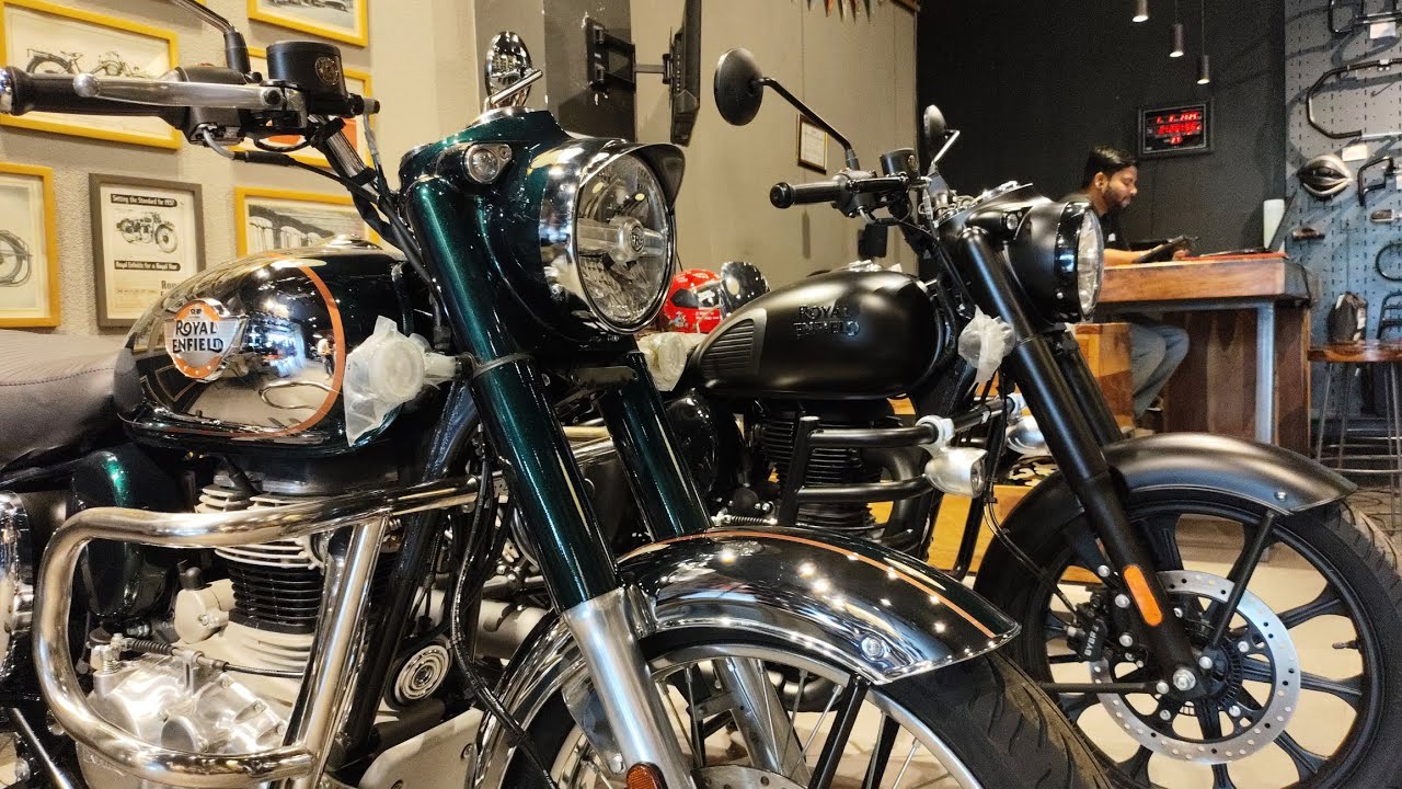 2025 Royal Enfield Classic 350 Chrome VS Stealth Black Full Review 🔥 | Price , milege , Features ⚡