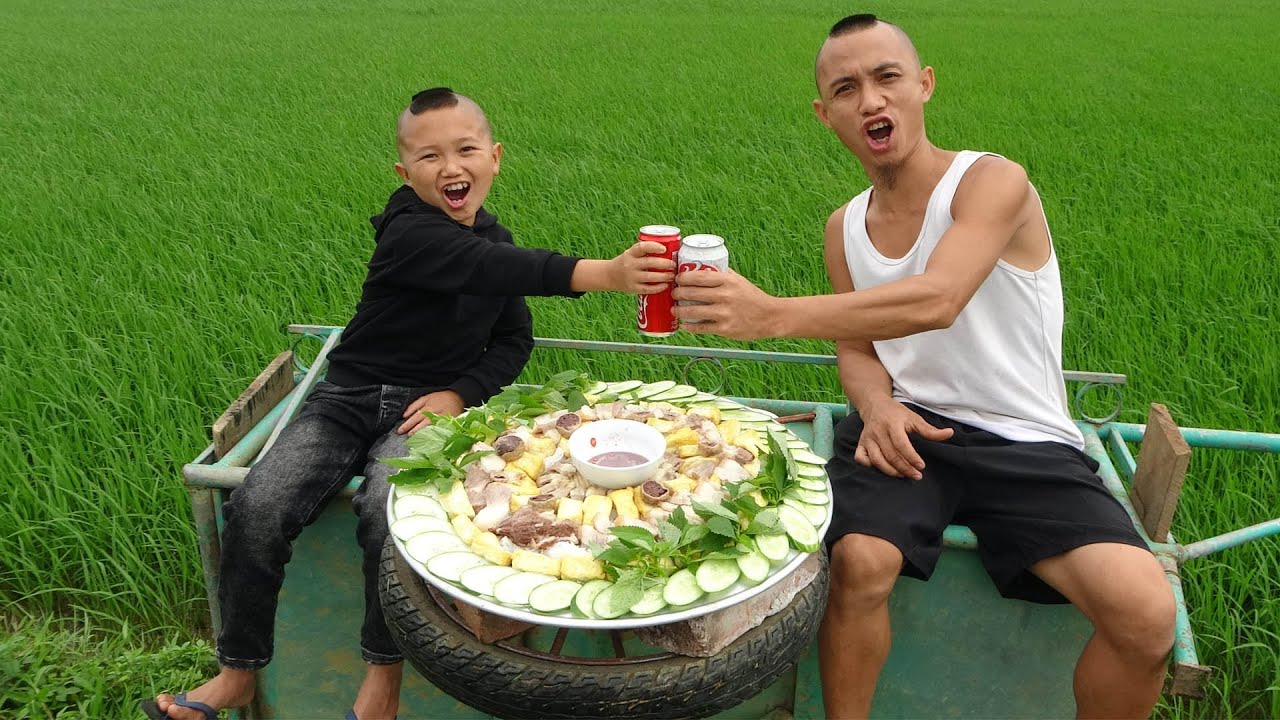 Bún Đậu Mắm Tôm - Cười Há Mồm Khi Mao Đệ Ăn Bún Trên Bánh Xe Bò Quay Tít