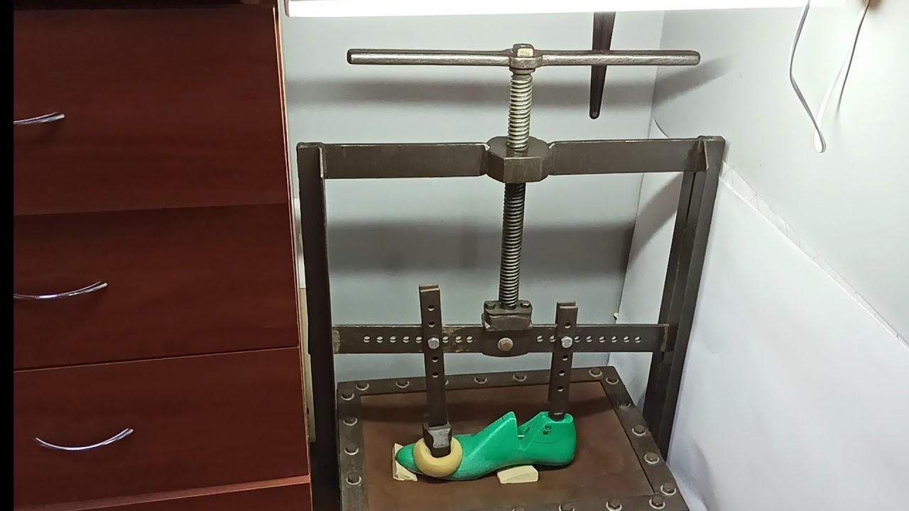 ПРЕСС в МАСТЕРСКОЙ для приклеивания подошвы.Sole press.ОБУВНЫЕ КОЛОДКИ