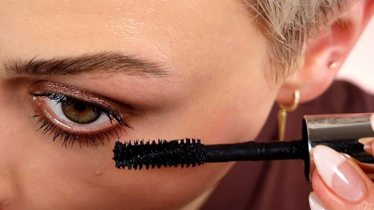 Applying mascara to your lower lashes can be difficult...lemme show you some tricks!