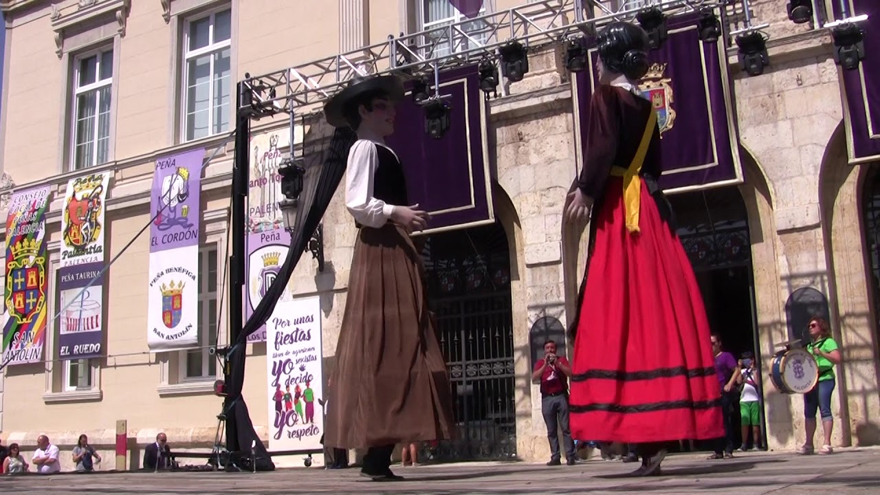 Los gigantones bailan la jota en San Antolín 02/09/2018
