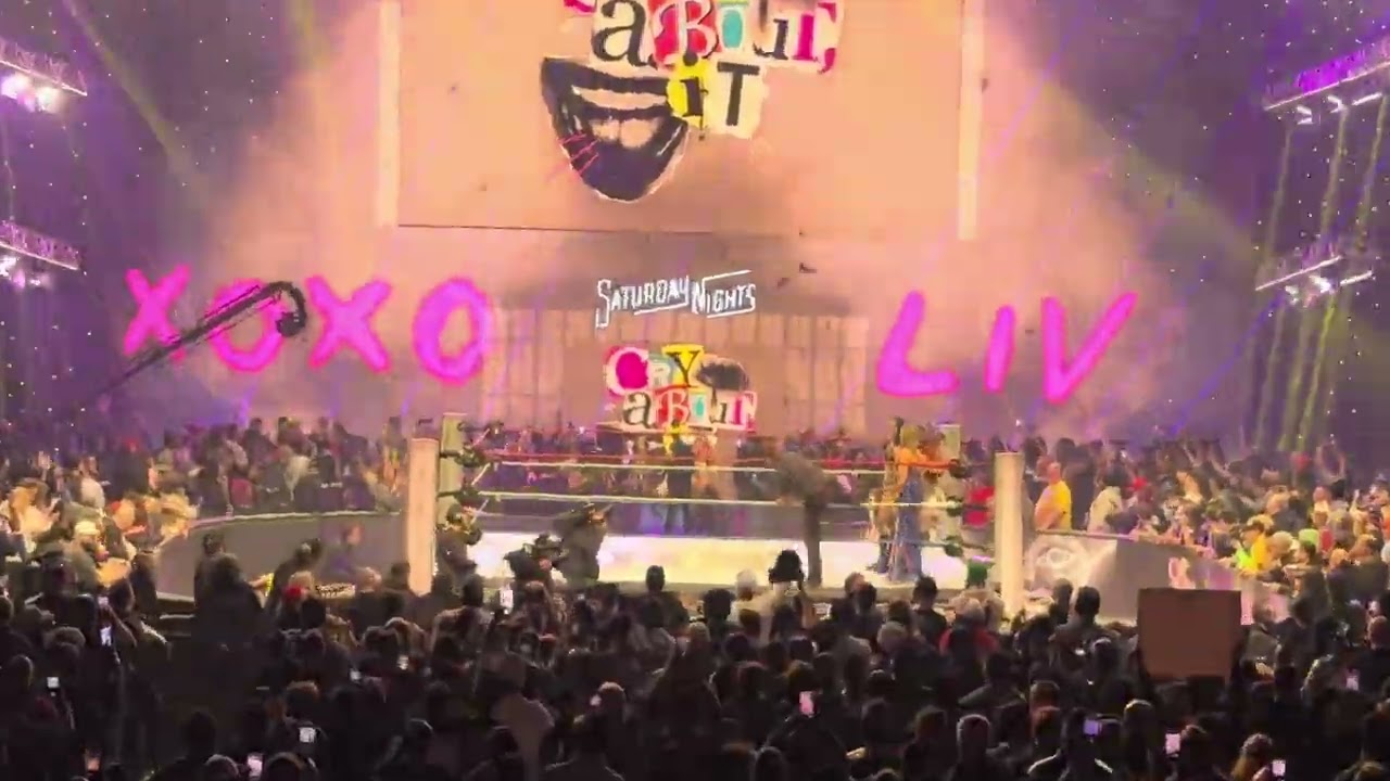 WWE SNME / Montreal - Roxanne Perez and Liv Morgan Entrance 