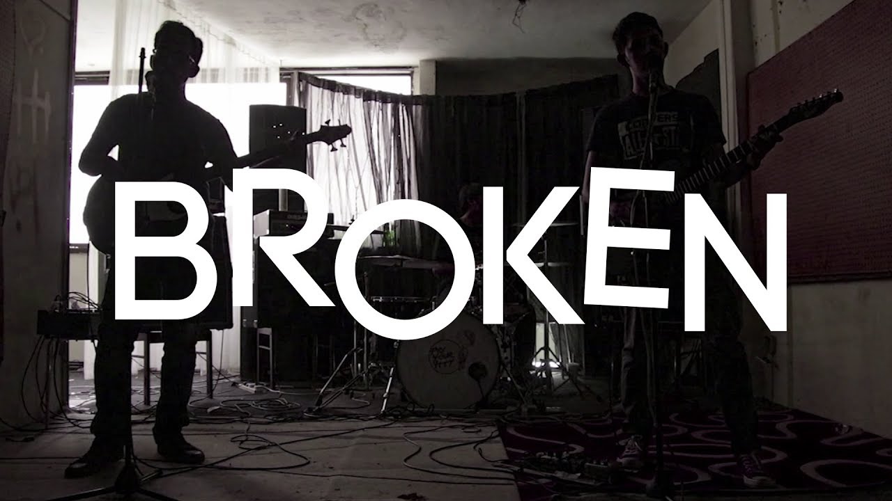 Segi - Broken [Official Lyric Video]