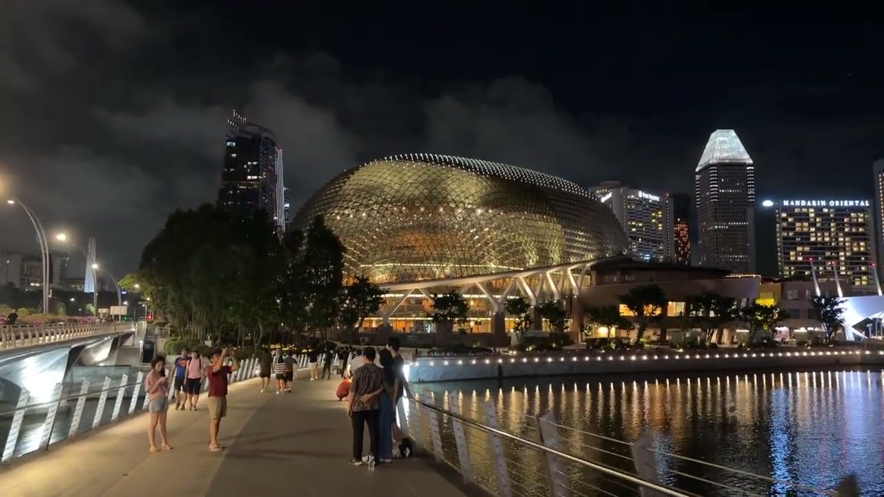 Singapore #nightwalk #walking #mbs #cny 