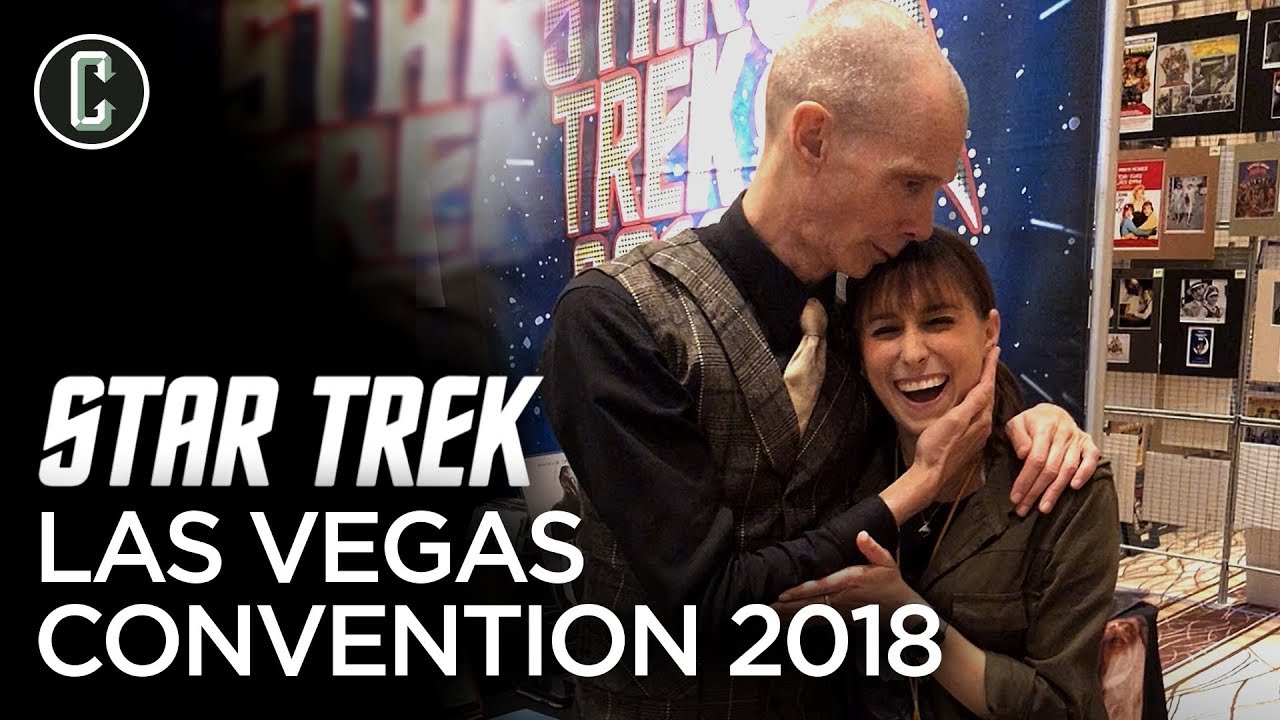 Perri Walks Star Trek Las Vegas Floor and Takes Selfie with Discovery's Doug Jones