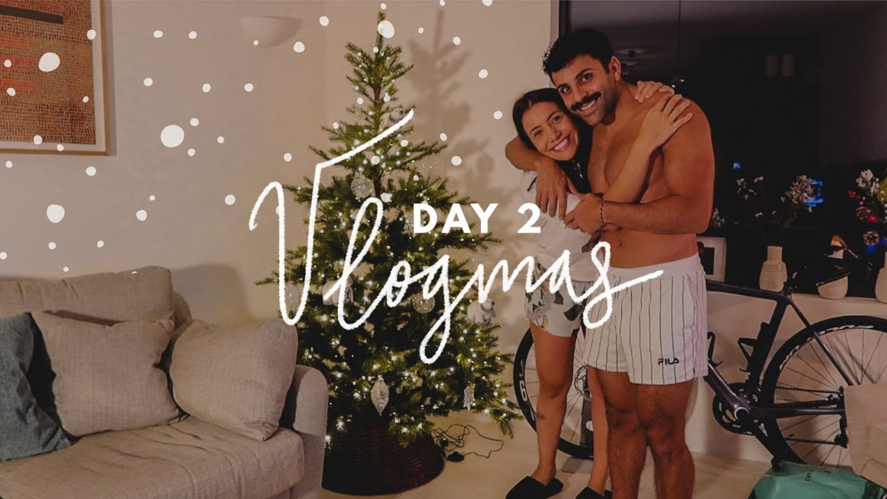 Ставим нашу первую рождественскую ёлку 🥺🎄 #VLOGMAS 2