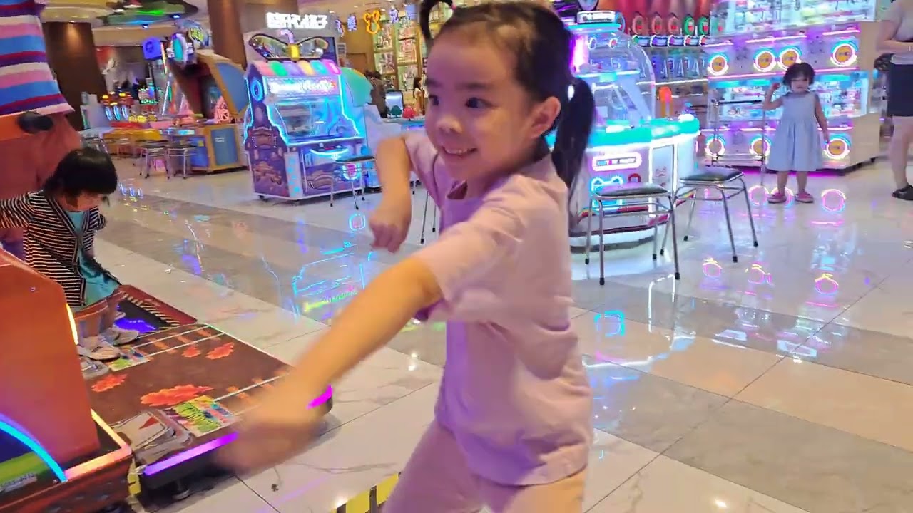 彤彤VS奧特曼part2😁