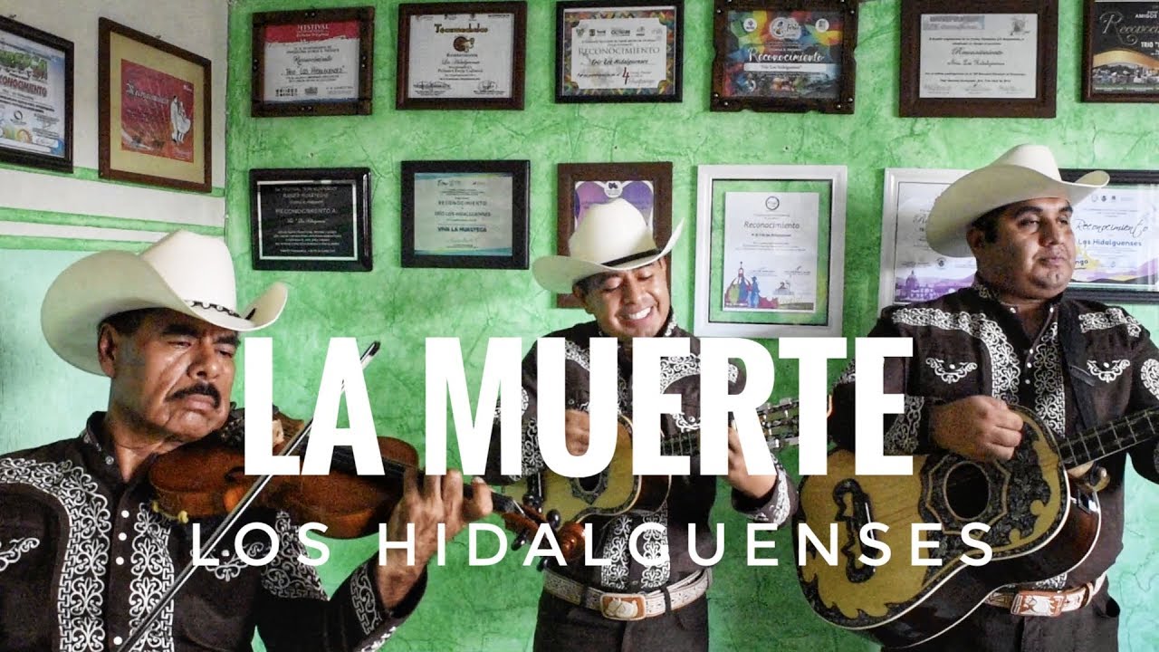 El Trío Los Hidalguenses toca 