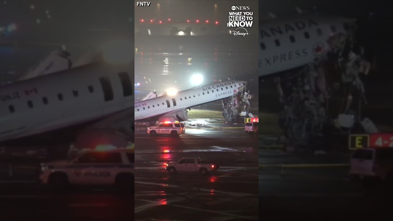 Аэропорт ЛаГуардия закрыт после столкновения самолета Air Canada с автомобилем.