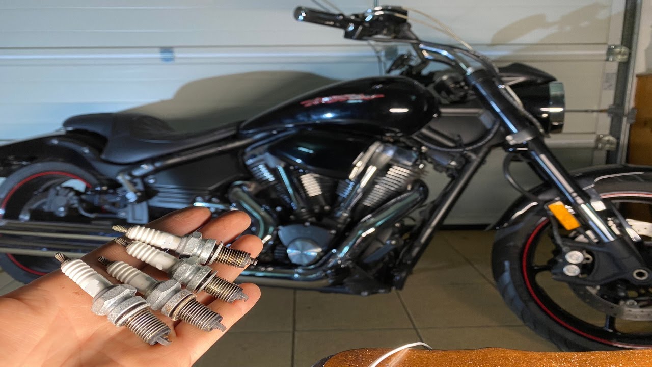 Wymiana Świec w motocyklu YAMAHA Warrior 1700
