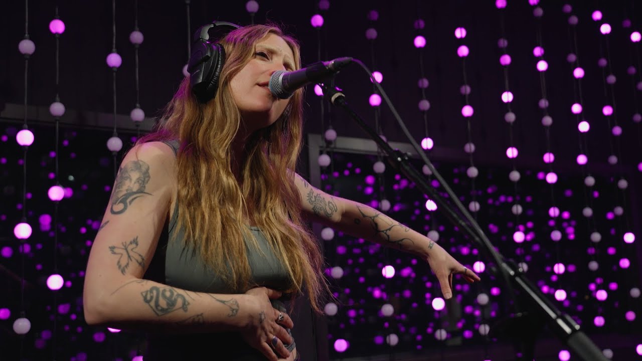 Bria Salmena - Backs of Birds (Live on KEXP)